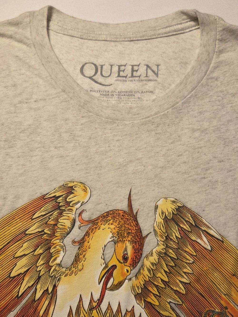 QUEEN Officially Liscensed Classic Crest Rock Band Tee T-Shirt M Lt.Heather Gray - Picture 4 of 5